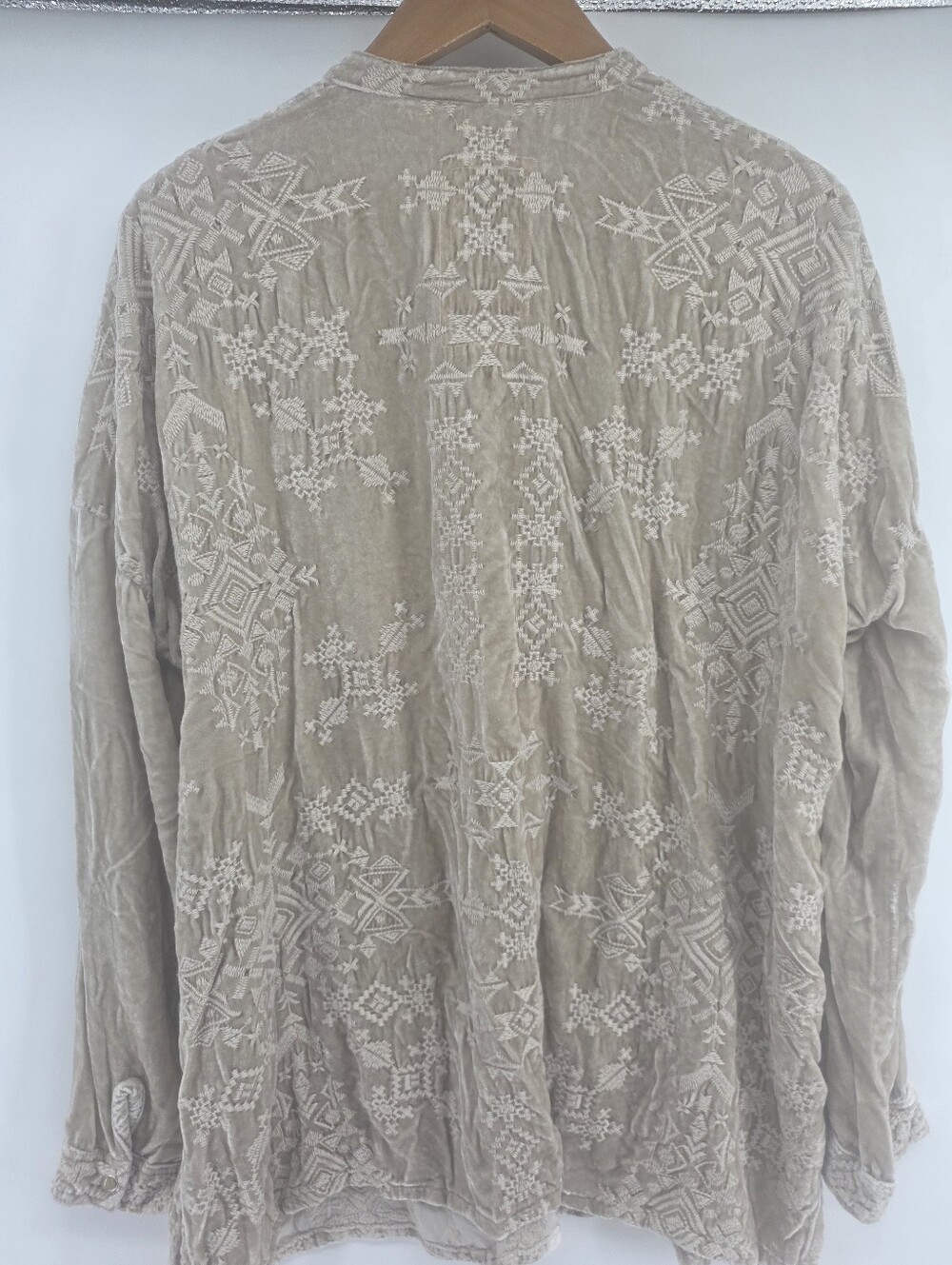 Johnny Was Tunic Top Beige Embroidered Snowflake Pearl Snap Size L - Picture 5 of 7